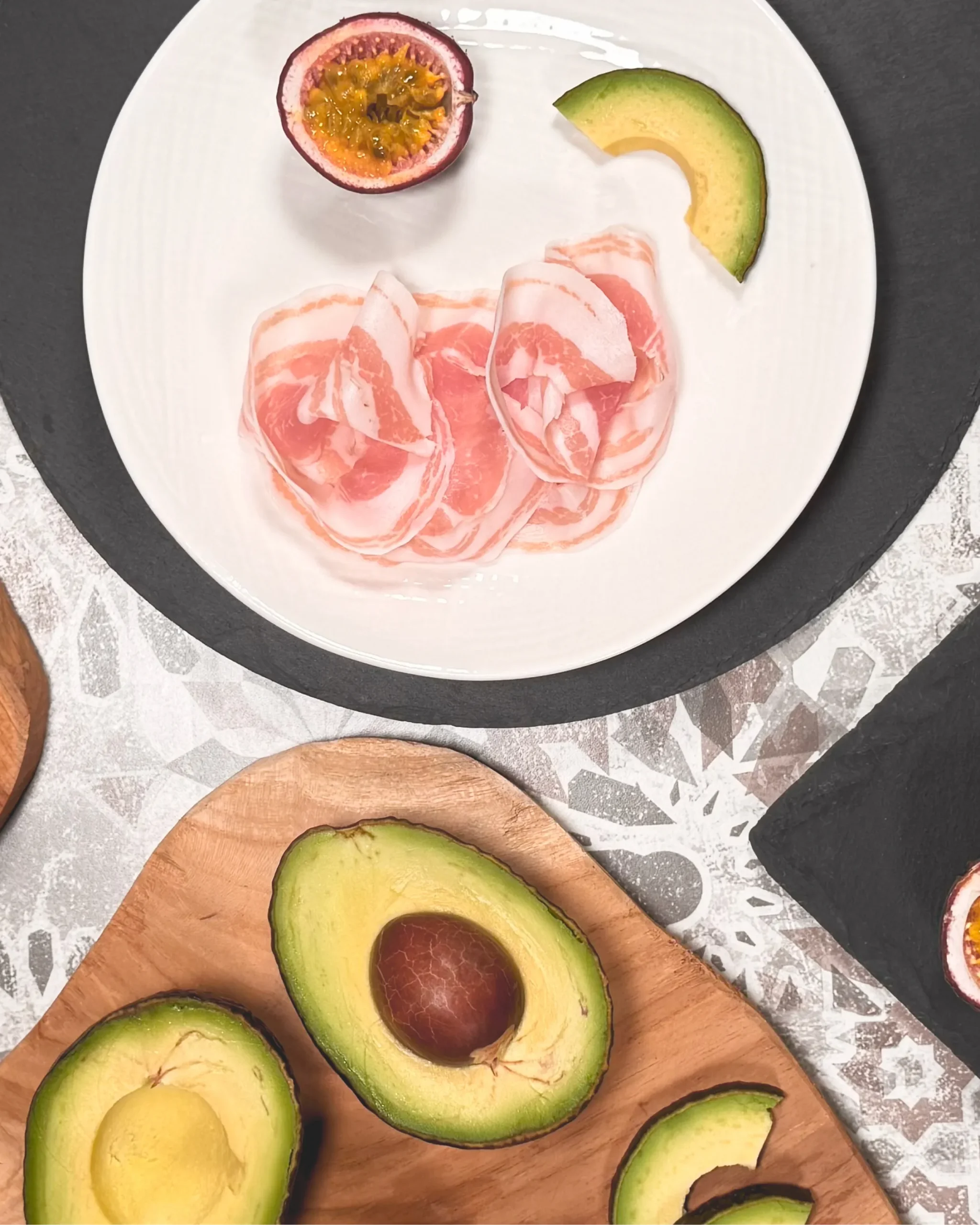 Prosciuttificio San Nicola, Prospettiva avocado, frutto della passione e Pancetta San Nicola DOP.