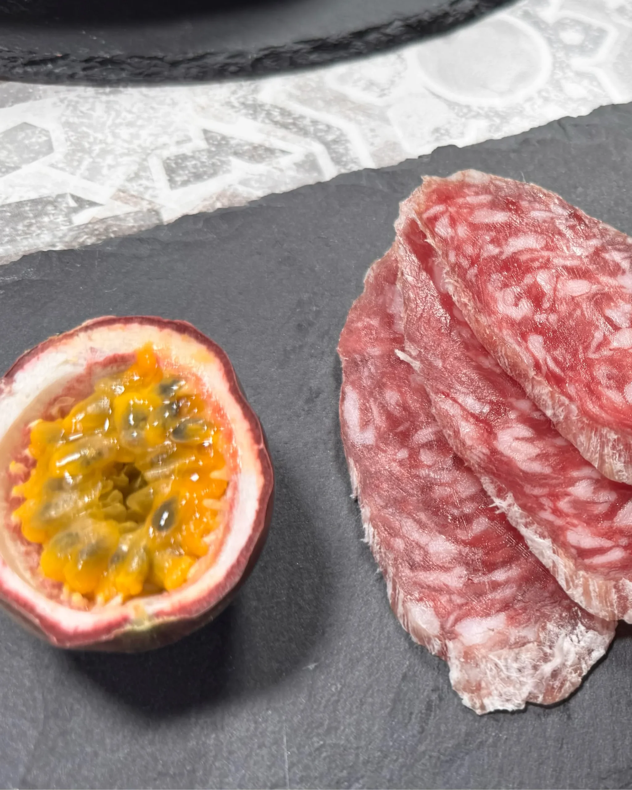Prosciuttificio San Nicola, Prospettiva avocado, frutto della passione e Salame San Nicola IGP. Prosciuttificio San Nicola, Prospettiva avocado, frutto della passione e Salame San Nicola IGP.