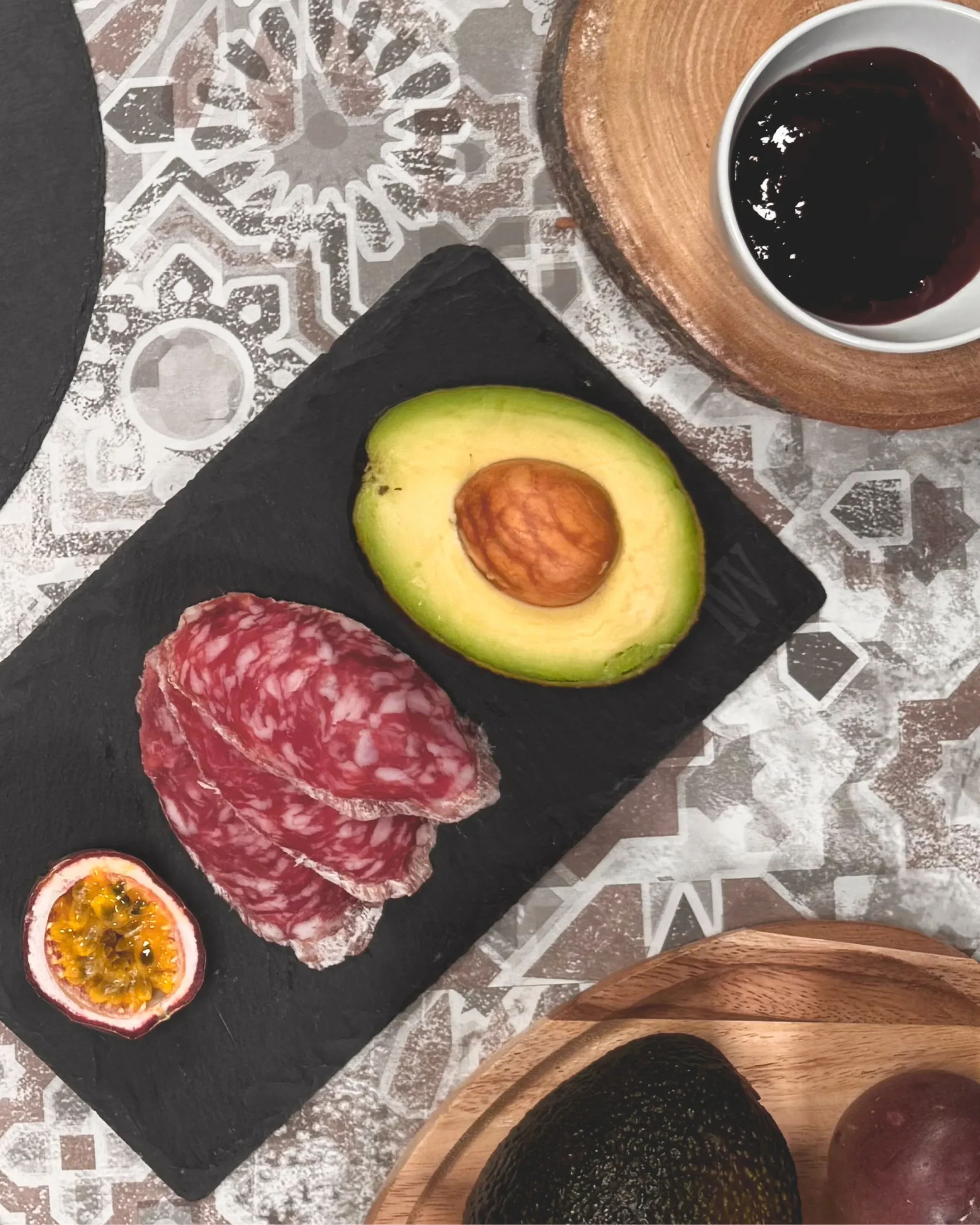 Prosciuttificio San Nicola, Prospettiva avocado, frutto della passione e Salame San Nicola IGP.