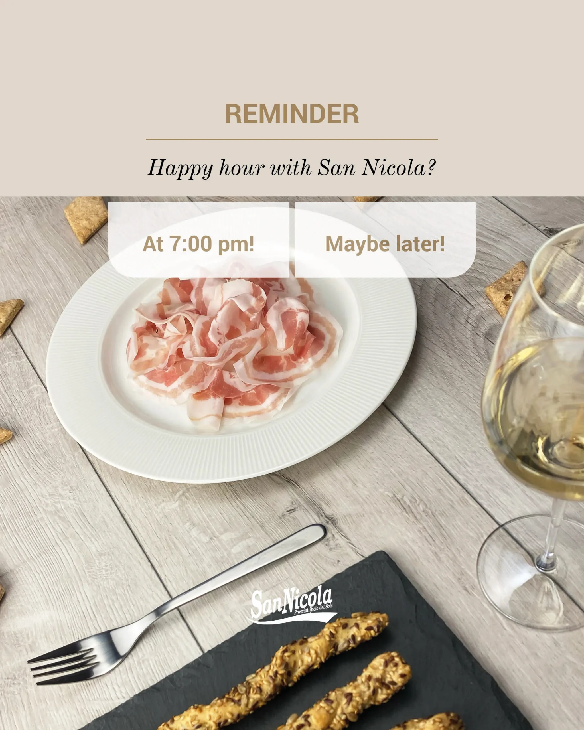 Pancetta San Nicola DOP con calice di prosecco e grissini, impiattamento elegante.