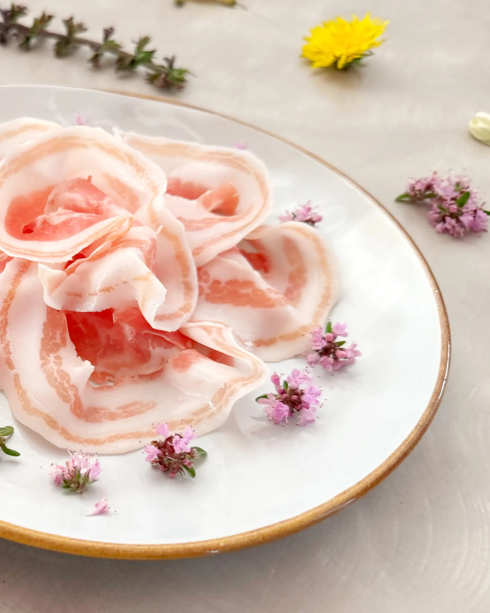 Prospettive San Nicola, Prospettiva di Erbe Selvatiche, Pancetta San Nicola DOP 3 Prospettive San Nicola, Prospettiva di Erbe Selvatiche, Pancetta San Nicola DOP.